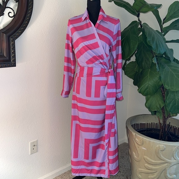 OLIVIA Women’s PRINTED Wrap SHIRT DRESS Lavender Fuchsia Medium NWOT - Picture 13 of 15